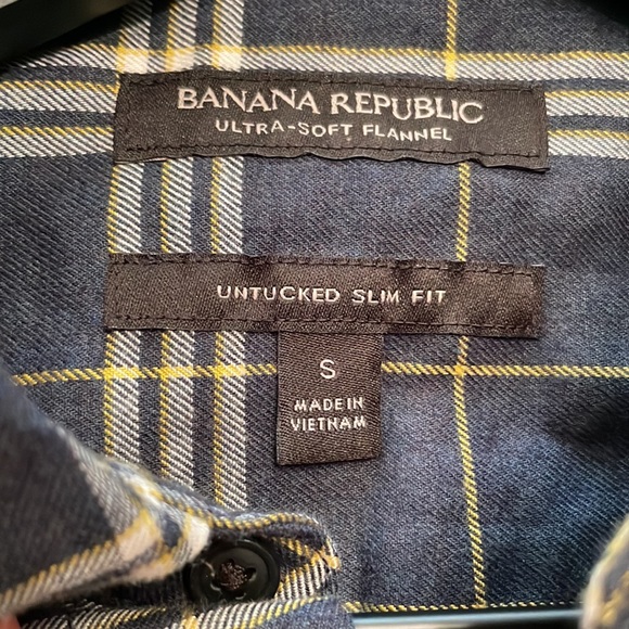 Banana Republic Button-Down Shirt - Untucked Slim Fit - Picture 2 of 4